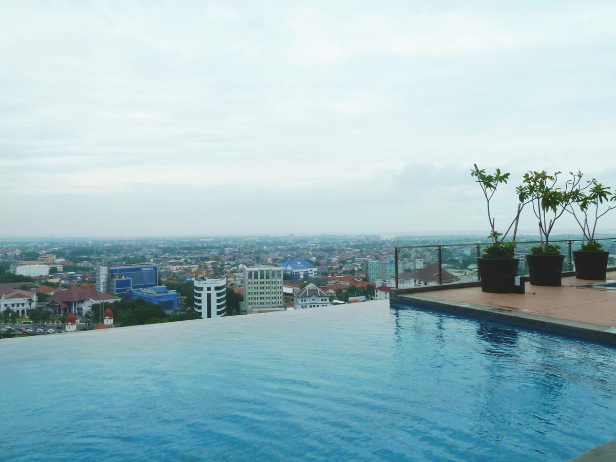 Pinnacle Apartment Pandanaran Semarang Esterno foto